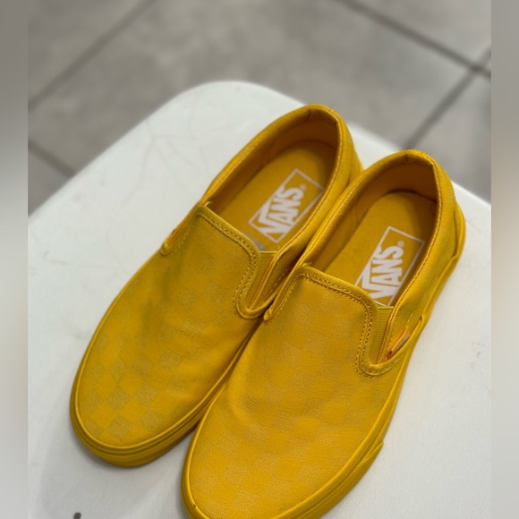 Vans Shoes - Vansskip on skateboard shoes. Women’s size 6.5 yellow checkered
